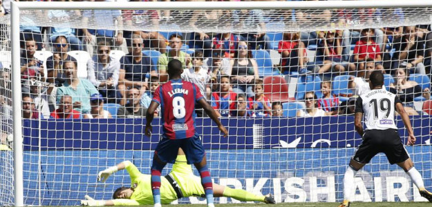 Rodrigo Moreno marcando al Levante