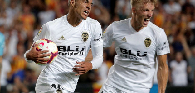 Rodrigo y Wass celebran un gol