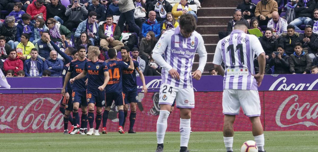 El Valencia celebra un gol en Valladolid