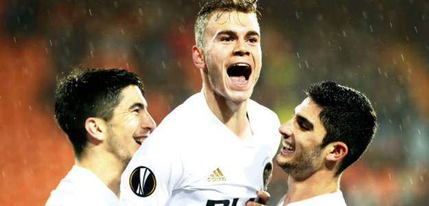 Lato celebrando un gol