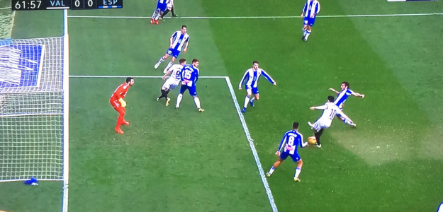 Jugada previa al penalti a Wass