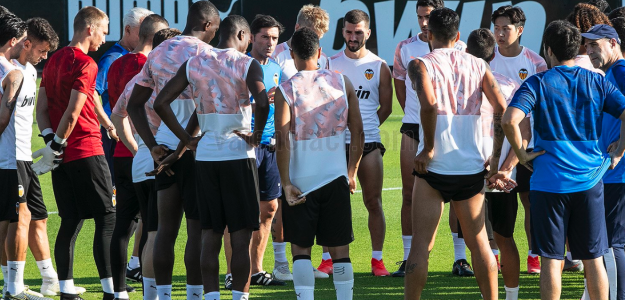 Marcelino con su plantilla