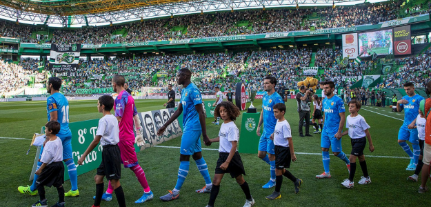 El Valencia salta al campo