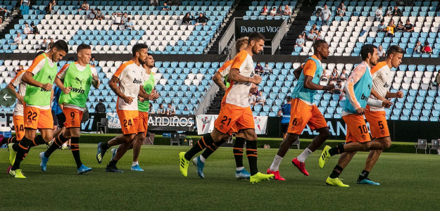 El Valencia calentando