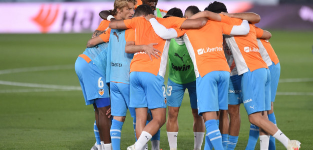 El Valencia calentando