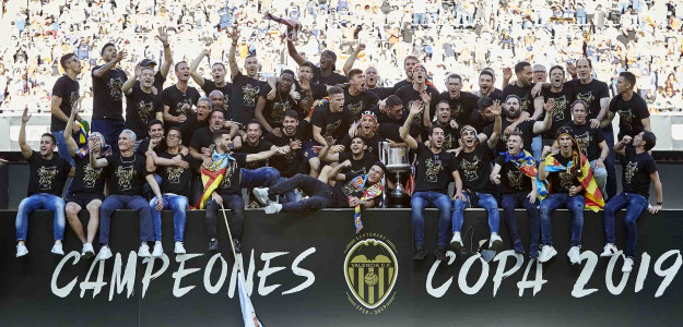 El Valencia celebra la Copa en Sevilla