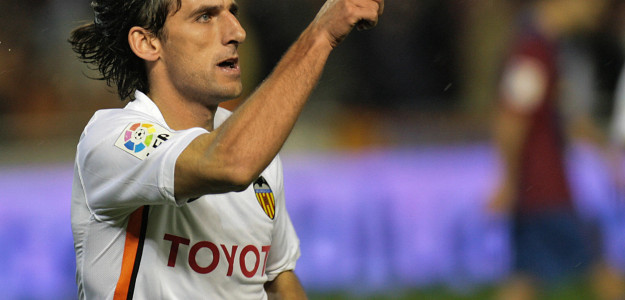 Angulo marcando al Barcelona