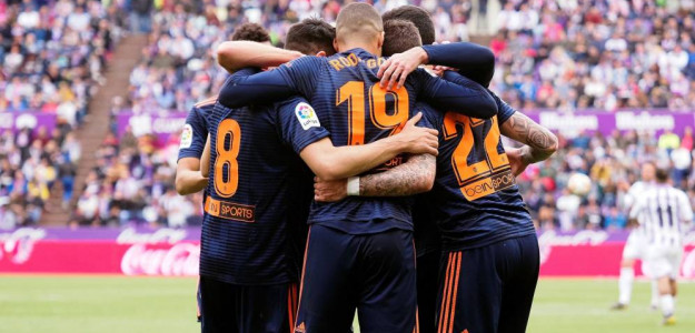 El Valencia celebra un gol en Valladolid