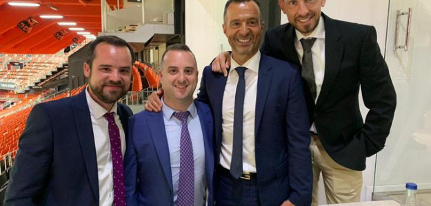 Jorge Mendes en Mestalla
