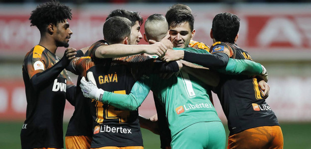 El Valencia celebrando el pase