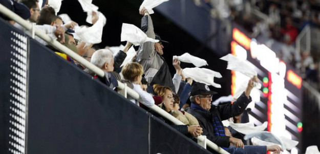 Pañolada en Mestalla