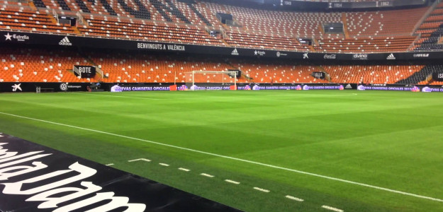 Mestalla de noche
