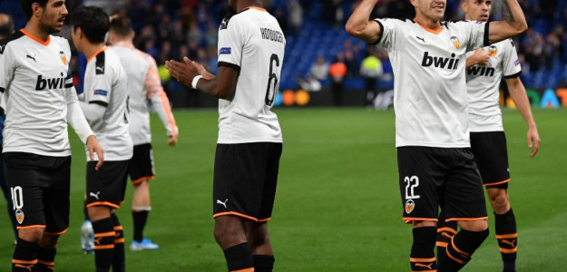 El Valencia celebrando la victoria en Londres