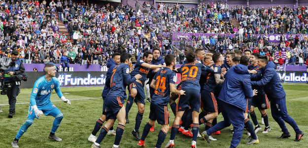El Valencia celebrando en Valladolid