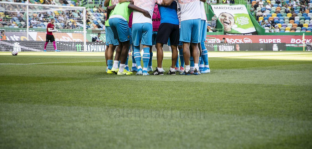 El Valencia calentando