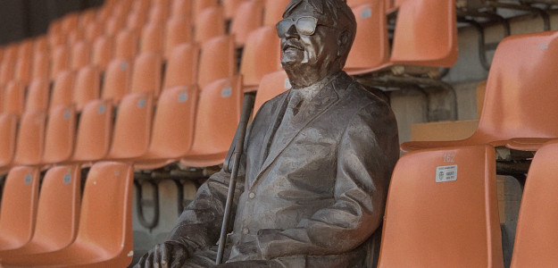 Estatua de Vicente Navarro Aparicio en Mestalla