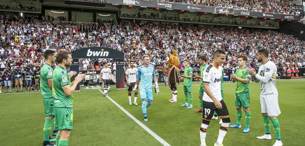 El Valencia celebra la Copa en Mestalla