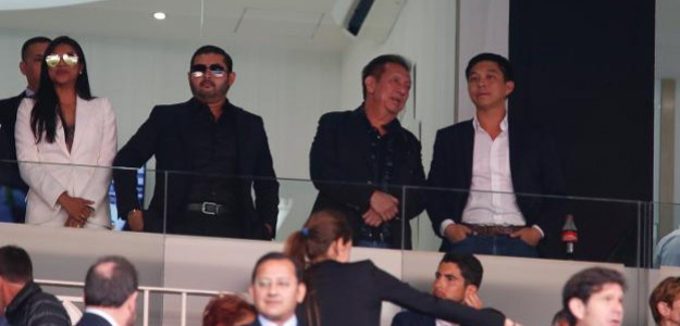 Príncipe Johor y Peter Lim