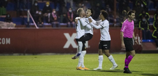 Gol de Kang in Lee