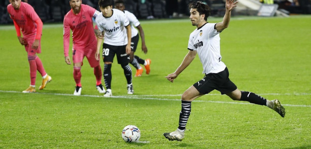 Penalti de Carlos Soler