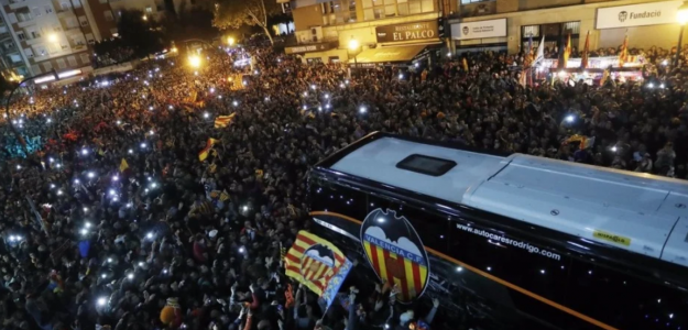 Recibimiento autobús del Valencia