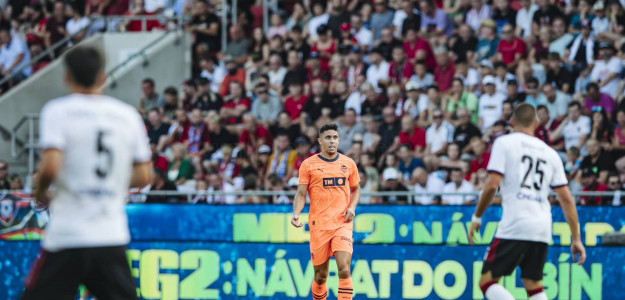 Gabriel PaulistaRubén Baraja ha podido “cerrar el fichaje” de Gabriel Paulista, al menos en el tramo deportivo, ya que el problema con el central español de origen brasileño sigue siendo el mismo: con amortización más el sueldo, ahora mismo es el futbolista más caro de esta plantilla. Desconozco cómo van las negociaciones para poder ajustar ese contrato, porque parte que existe voluntad mutua, siempre y cuando se tenga en cuenta la realidad económica del club a día de hoy. Ese “detalle” no es menor, ni much