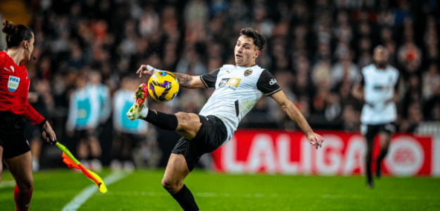 Hugo Duro, incertidumbre en el Valencia CF ante el Real Betis