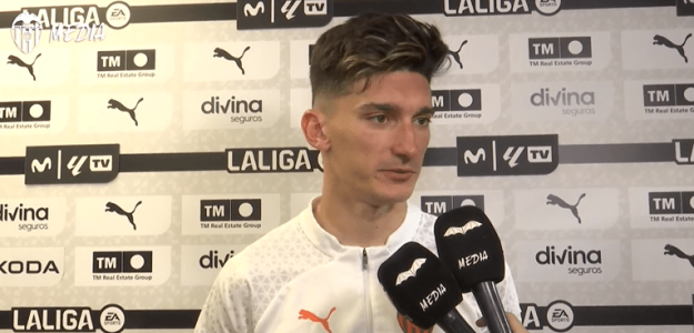 Pepelu destaca la entrega del Valencia CF ante el Betis en Mestalla