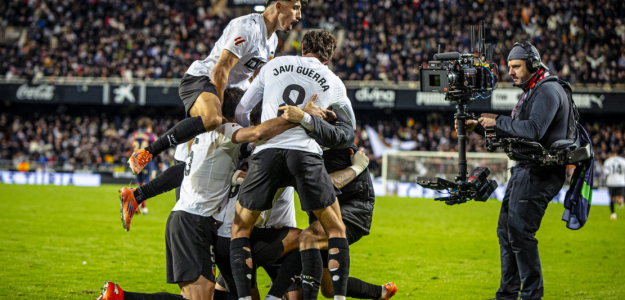 Afición del Valencia desata polémica con cánticos ofensivos en derbi local