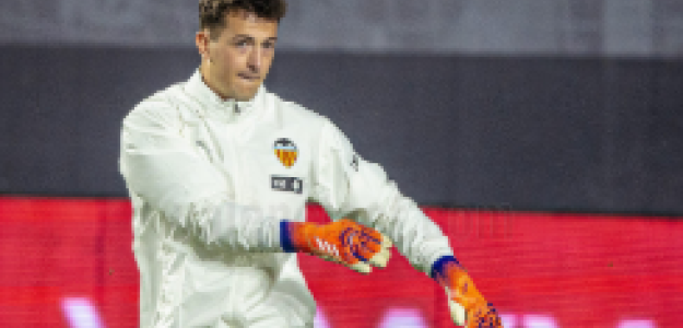 Julen destaca como figura clave en el empate del Valencia CF ante el Rayo Vallecano