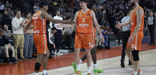 El Valencia Basket brilla en el Roig Arena y conquista a los aficionados
