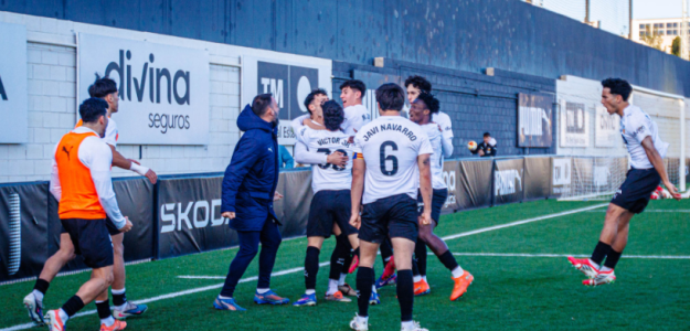 Emotiva victoria del VCF Mestalla en un partido marcado por la adversidad