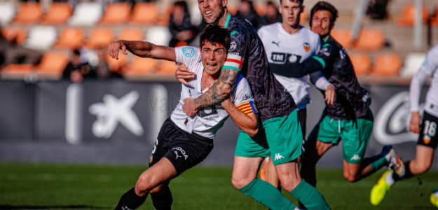 El VCF Mestalla vence con diez jugadores al Deportivo Alcoyano