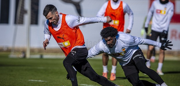 Íñigo Pérez analiza los errores del Rayo Vallecano y las posibles bajas para el próximo encuentro