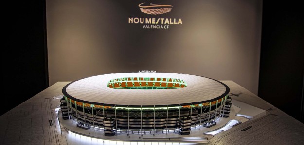 Afición valencianista se entrega en Mestalla para apoyar al equipo en su preparación