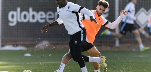 Castellón y Huesca se enfrentan en duelo clave por la victoria