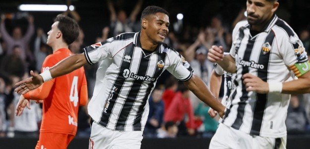 Douglas Aurelio marca el gol decisivo tras su regreso triunfal