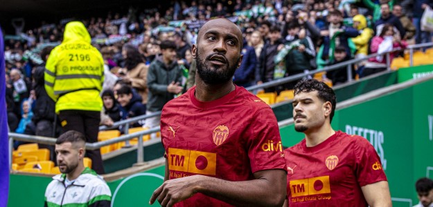 Dudas en la defensa del Valencia: ¿Thierry, un reconvertido o un canterano en el lateral?