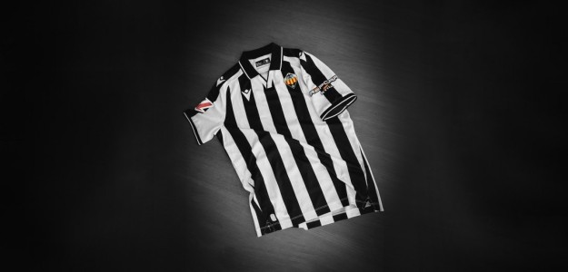 El CD Castellón restituye la camiseta perdida del Paiporta con firmas y emotiva carta