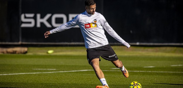 Julen Agirrezabala, el guardián que asegura la portería del Valencia CF