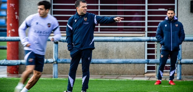 Luís Castro lidera al Levante hacia la salvación con una victoria en el Sánchez Pizjuán