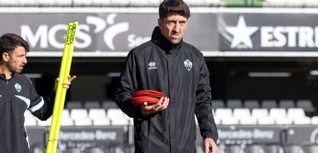 Pablo Hernández, el ascenso meteórico del técnico que revoluciona al Castellón