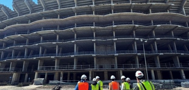 Valencia CF en 2025: Un año de reestructuración y desafíos deportivos