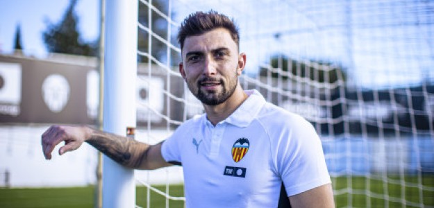 Cristian Rivero durante un entrenamiento en la Ciudad Deportiva de Paterna