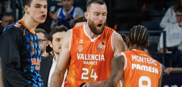 Jugadores Valencia Basket celebran clasificación semifinales Copa ACB