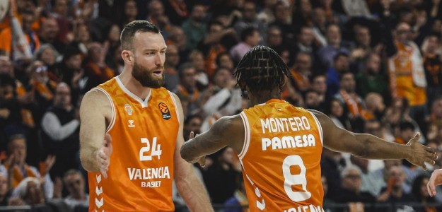 Matt Costello durante un partido del Valencia Basket en Fonteta