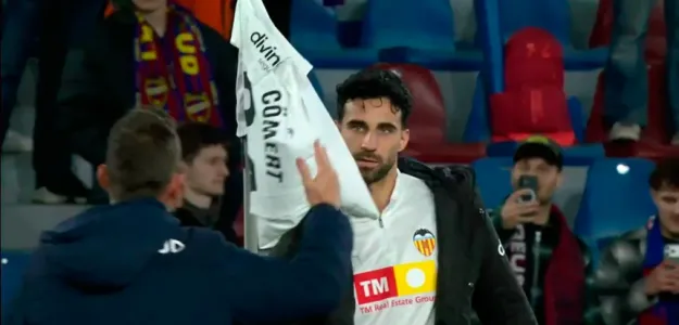 Santiago Cañizares durante una intervención televisiva hablando sobre el derbi valenciano