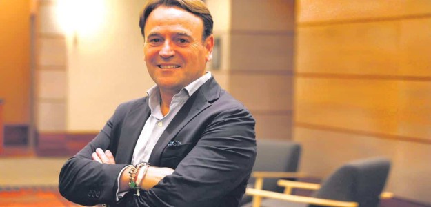 El joven delantero del Levante UD, Carlos Espí, celebrando un gol durante un partido con el equipo granota