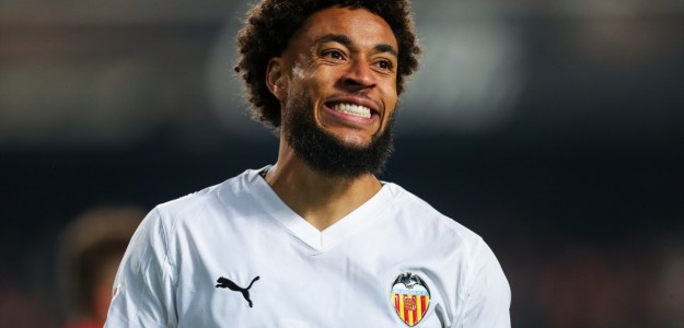Jugadores del Valencia CF durante un entrenamiento en la Ciudad Deportiva