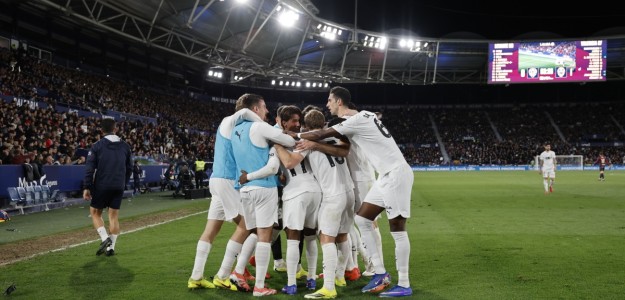Ramazani y Sadiq celebran sus goles en el derbi Valencia CF Levante UD